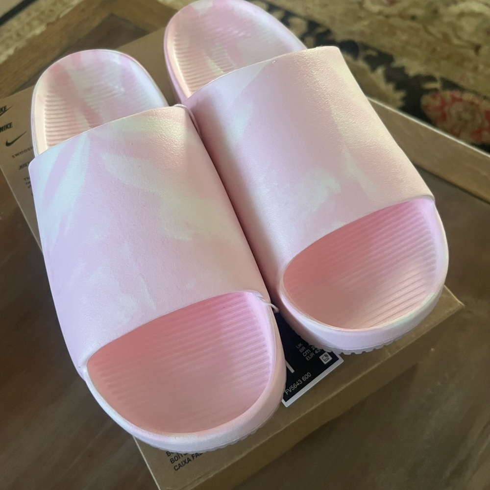 Women’s nike calm slides size 11 brand new pink and white